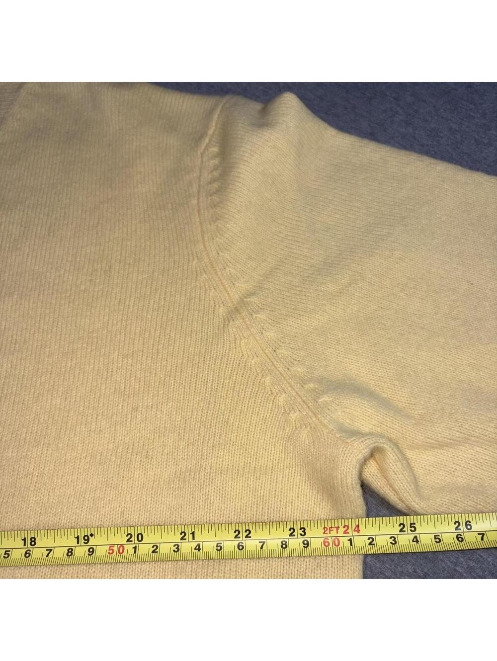 Club Room $80 100% Lambswool Men’s Large V-Neck Sweater Size L Yellow - Picture 7 of 8